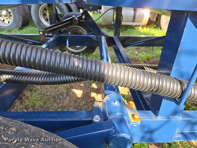 image for item DE2161 Ag Spray Equipment Double Cone nurse tank trailer