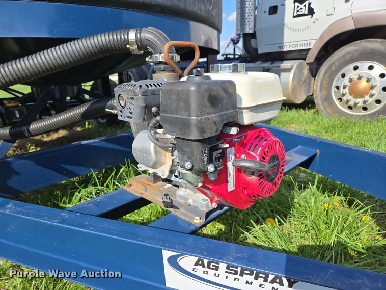 image for item DE2161 Ag Spray Equipment Double Cone nurse tank trailer