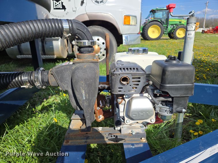 image for item DE2161 Ag Spray Equipment Double Cone nurse tank trailer