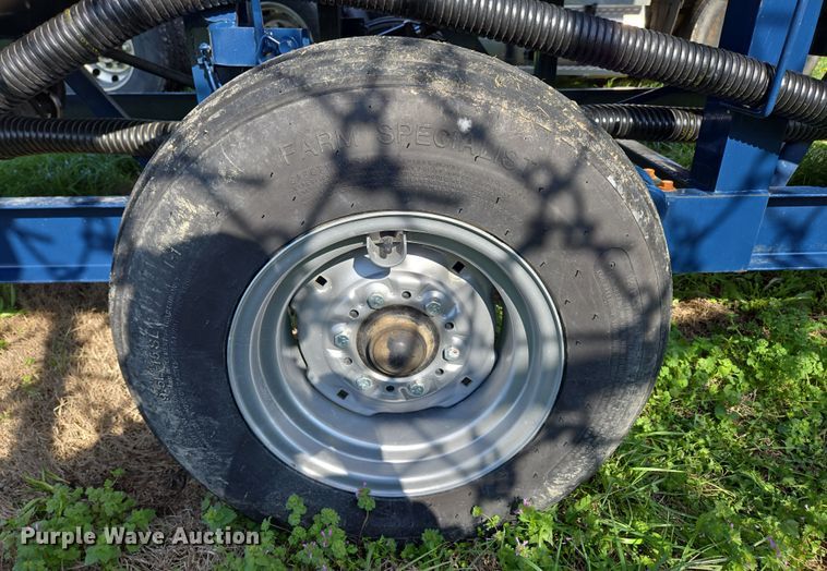 image for item DE2161 Ag Spray Equipment Double Cone nurse tank trailer