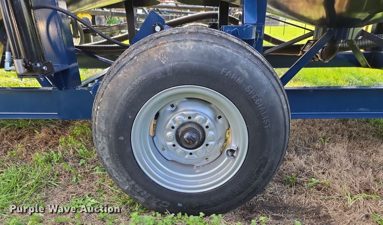 image for item DE2161 Ag Spray Equipment Double Cone nurse tank trailer