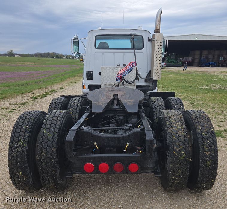 image for item DE2162 1995 Ford L9000 semi truck