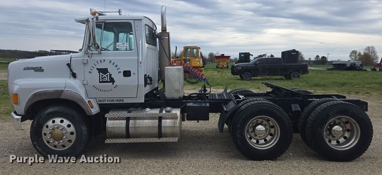 image for item DE2162 1995 Ford L9000 semi truck