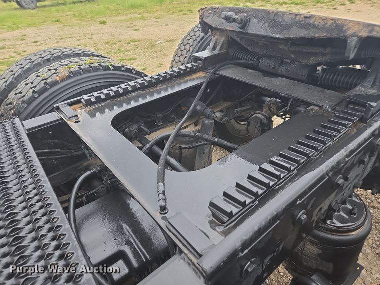 image for item DE2162 1995 Ford L9000 semi truck