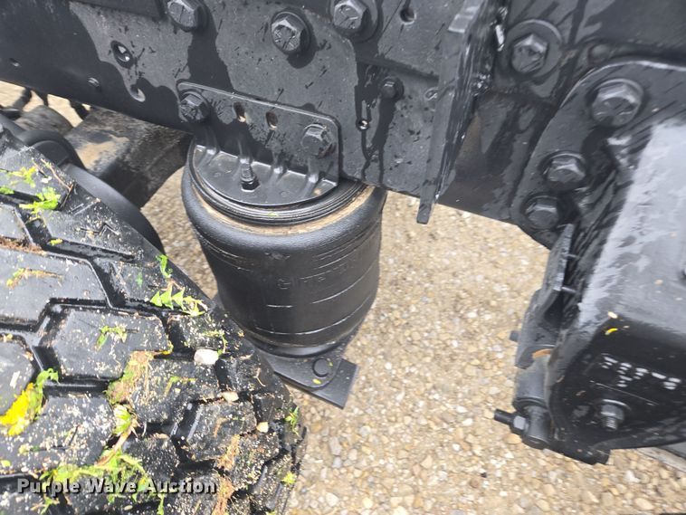 image for item DE2162 1995 Ford L9000 semi truck