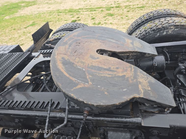 image for item DE2162 1995 Ford L9000 semi truck