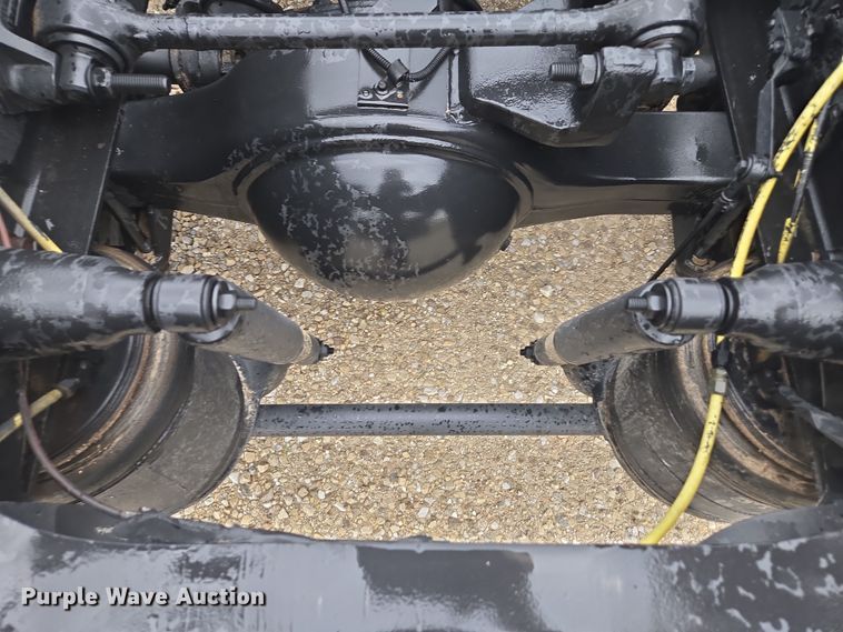 image for item DE2162 1995 Ford L9000 semi truck