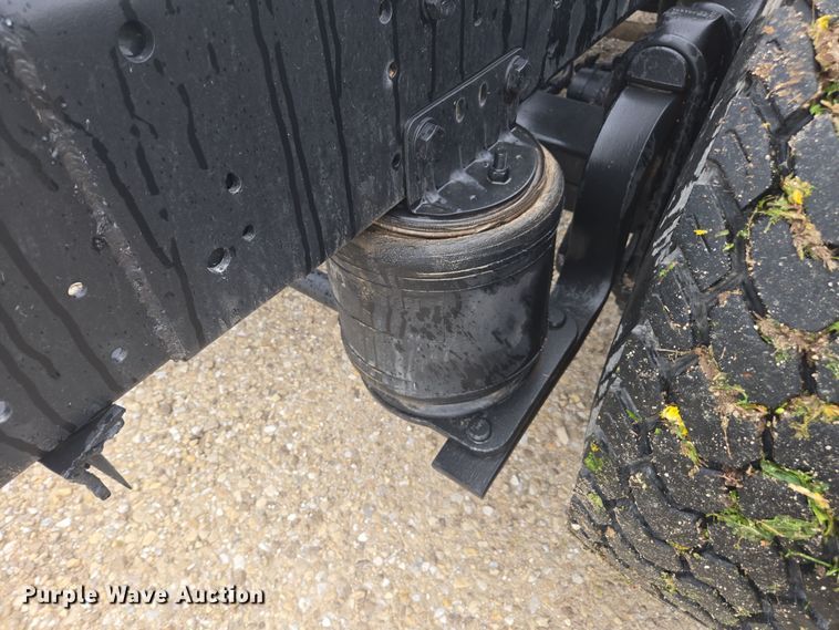 image for item DE2162 1995 Ford L9000 semi truck