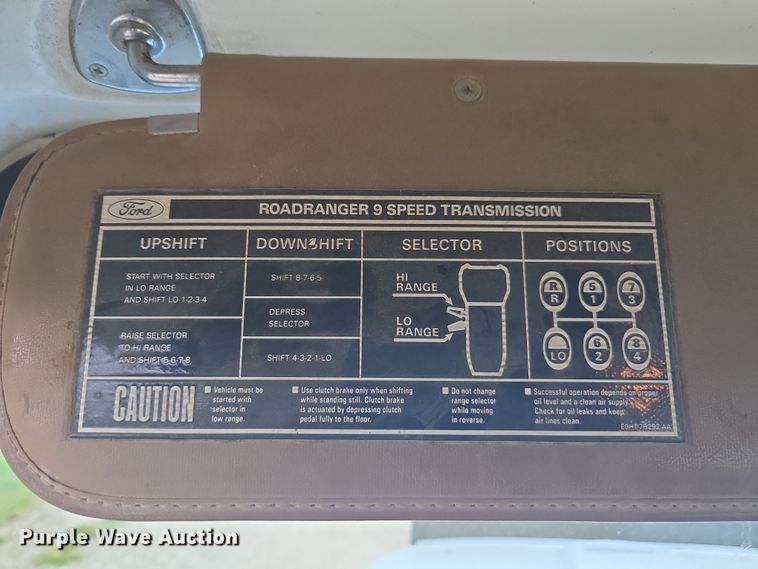 image for item DE2162 1995 Ford L9000 semi truck