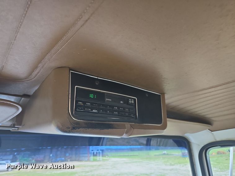 image for item DE2162 1995 Ford L9000 semi truck