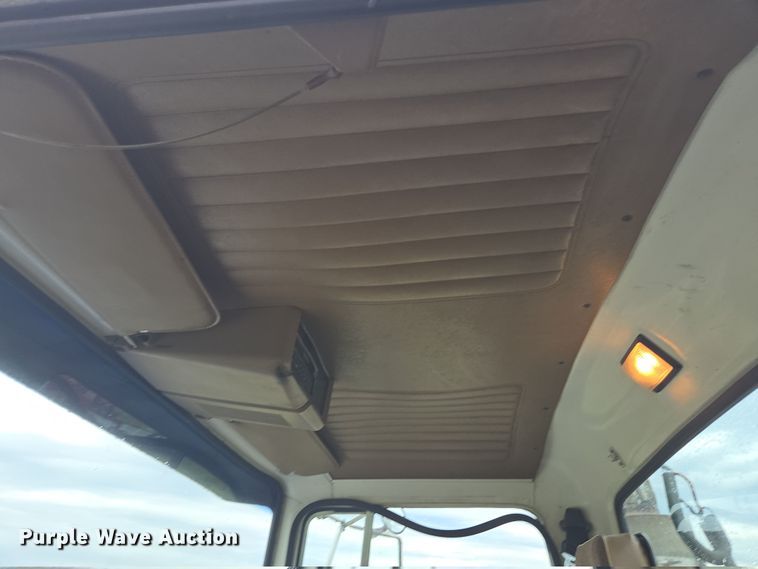 image for item DE2162 1995 Ford L9000 semi truck