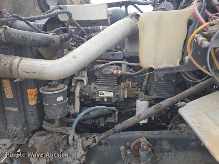 image for item DE2162 1995 Ford L9000 semi truck