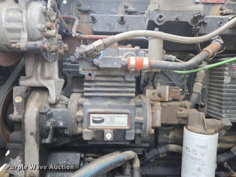 image for item DE2162 1995 Ford L9000 semi truck