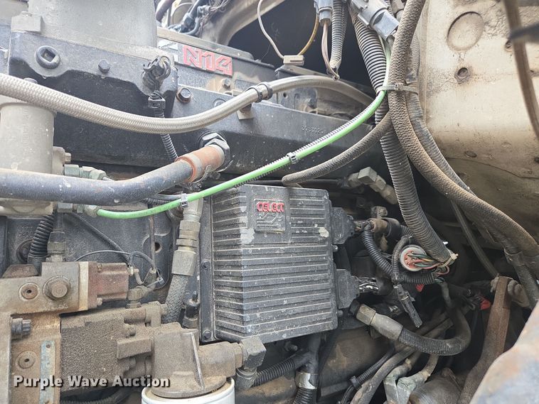 image for item DE2162 1995 Ford L9000 semi truck