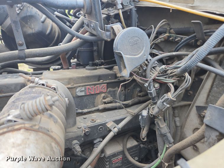 image for item DE2162 1995 Ford L9000 semi truck