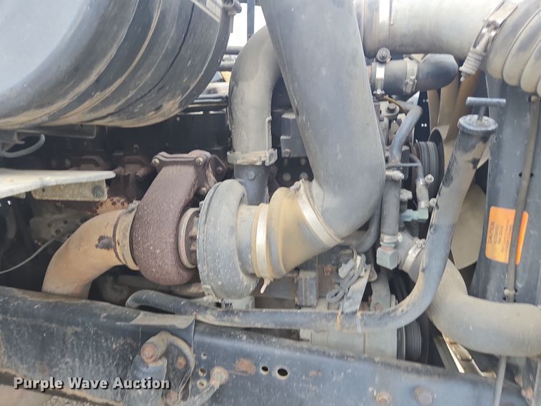 image for item DE2162 1995 Ford L9000 semi truck