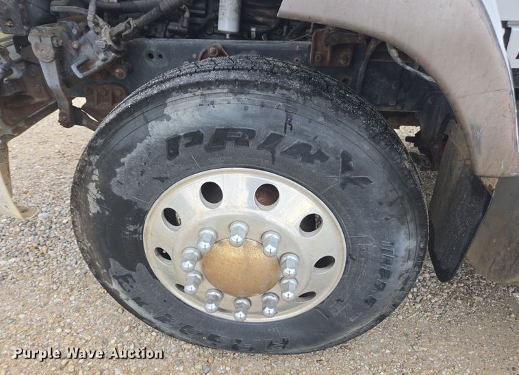 image for item DE2162 1995 Ford L9000 semi truck