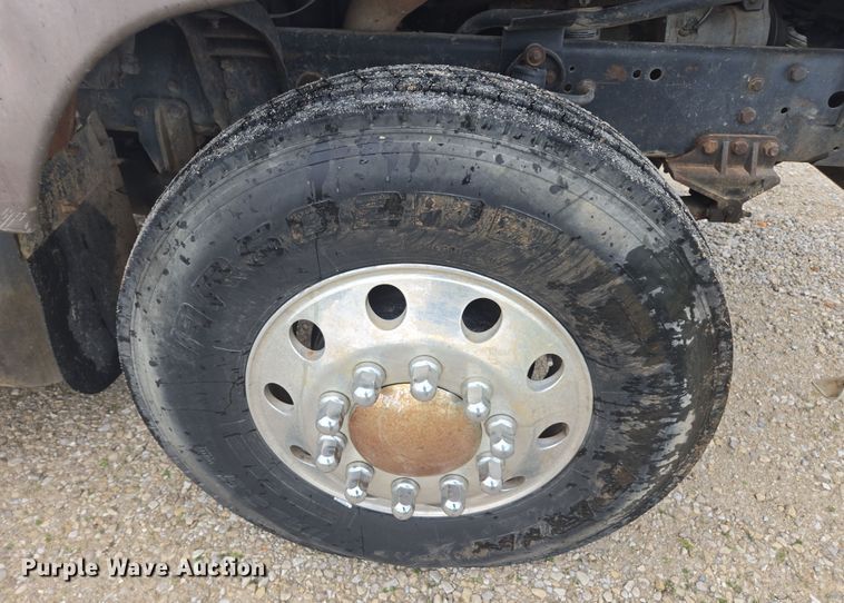 image for item DE2162 1995 Ford L9000 semi truck