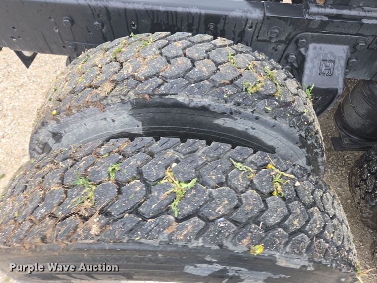 image for item DE2162 1995 Ford L9000 semi truck