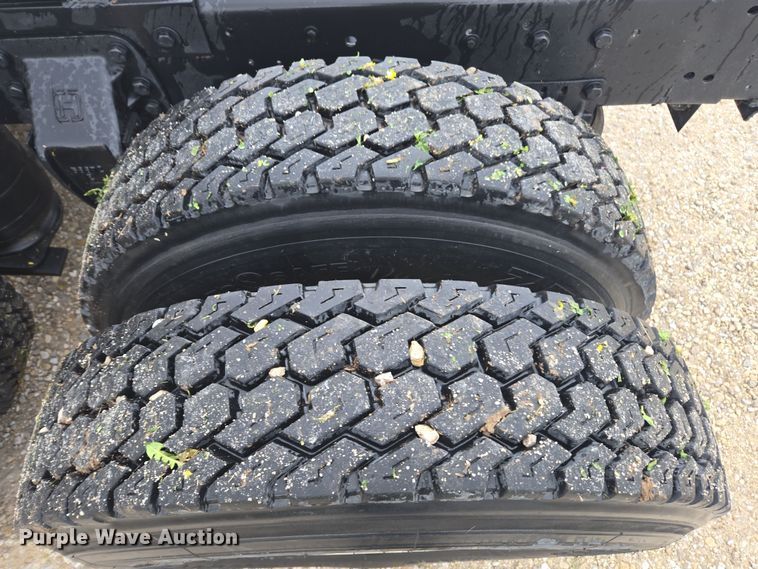 image for item DE2162 1995 Ford L9000 semi truck