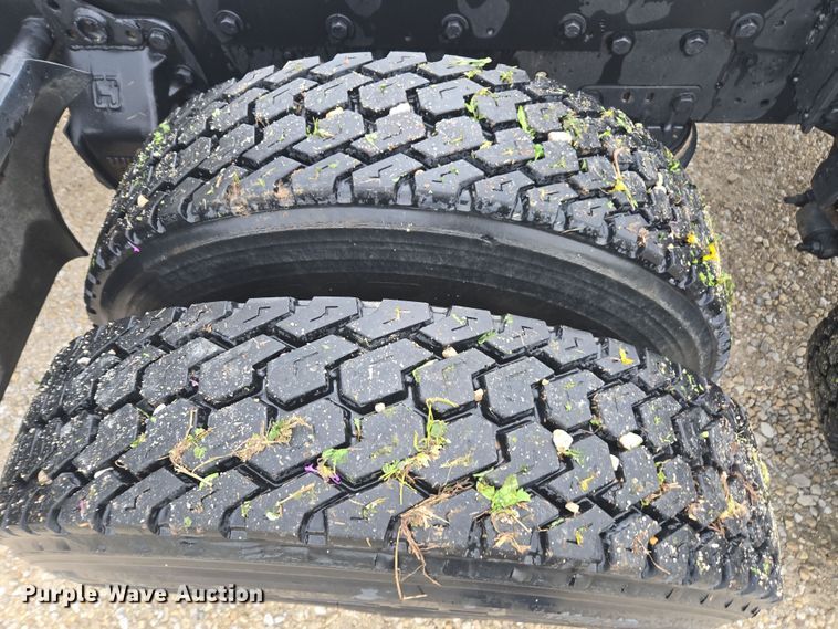 image for item DE2162 1995 Ford L9000 semi truck