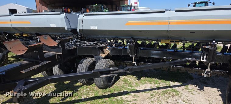 image for item DE2163 Crustbuster 4030 All Plant grain drill