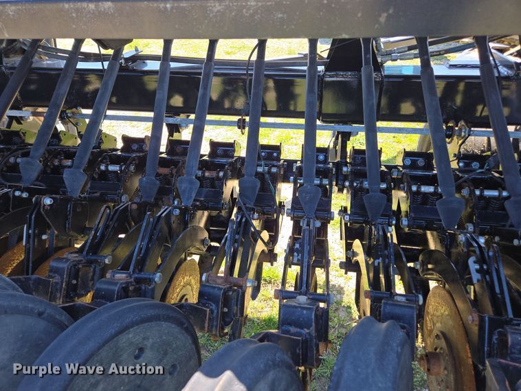 image for item DE2163 Crustbuster 4030 All Plant grain drill