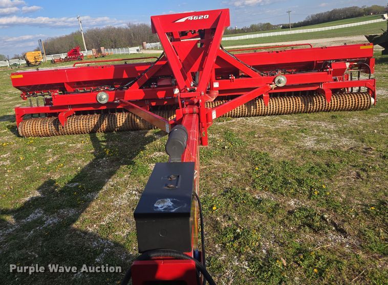 image for item DE2164 2021 Brillion 4620-24 seeder