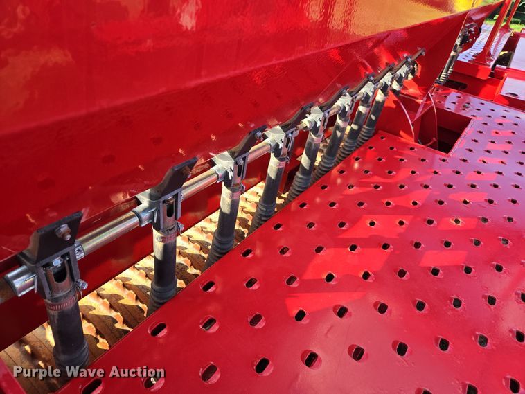 image for item DE2164 2021 Brillion 4620-24 seeder