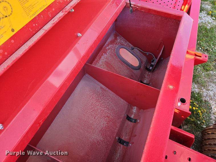 image for item DE2164 2021 Brillion 4620-24 seeder