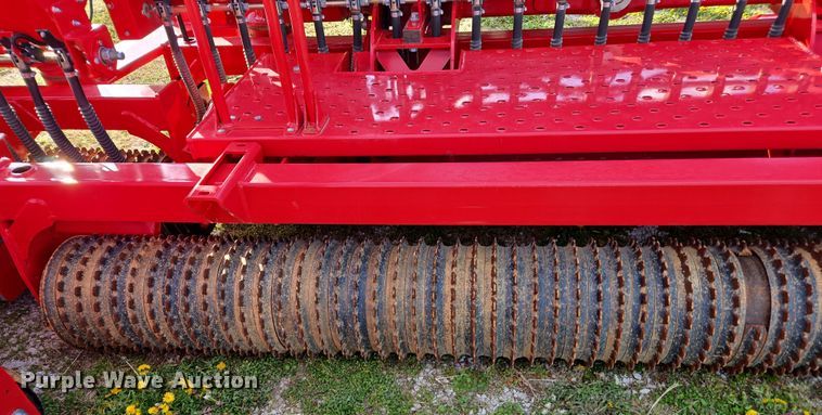 image for item DE2164 2021 Brillion 4620-24 seeder