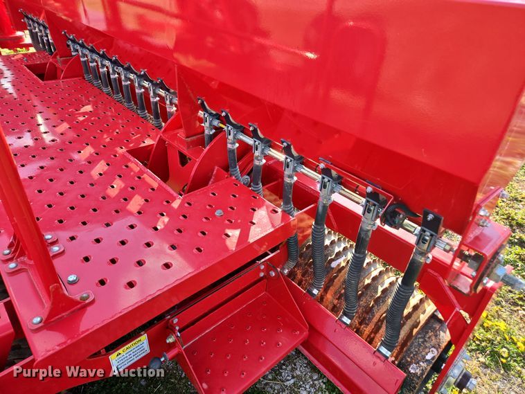 image for item DE2164 2021 Brillion 4620-24 seeder