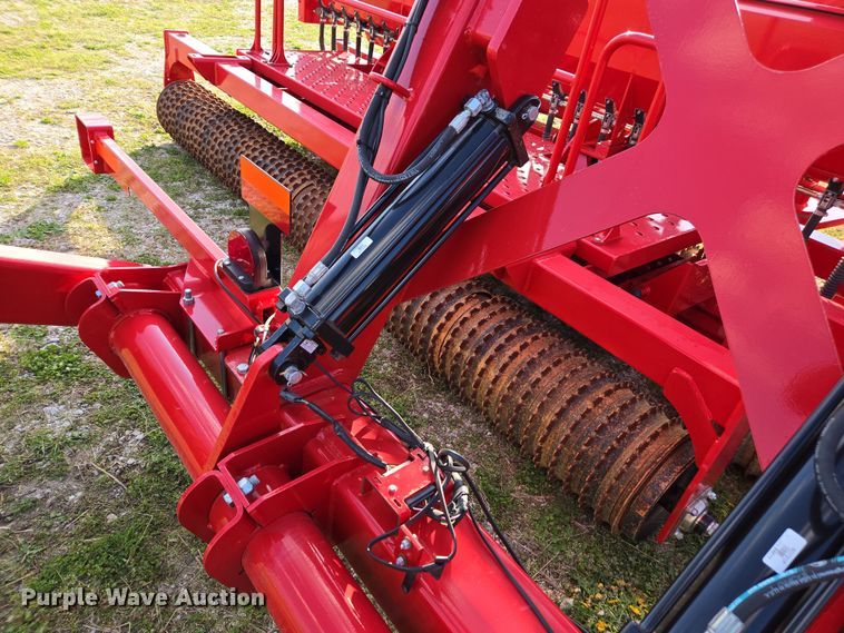 image for item DE2164 2021 Brillion 4620-24 seeder