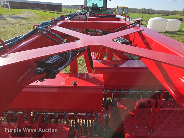 image for item DE2164 2021 Brillion 4620-24 seeder