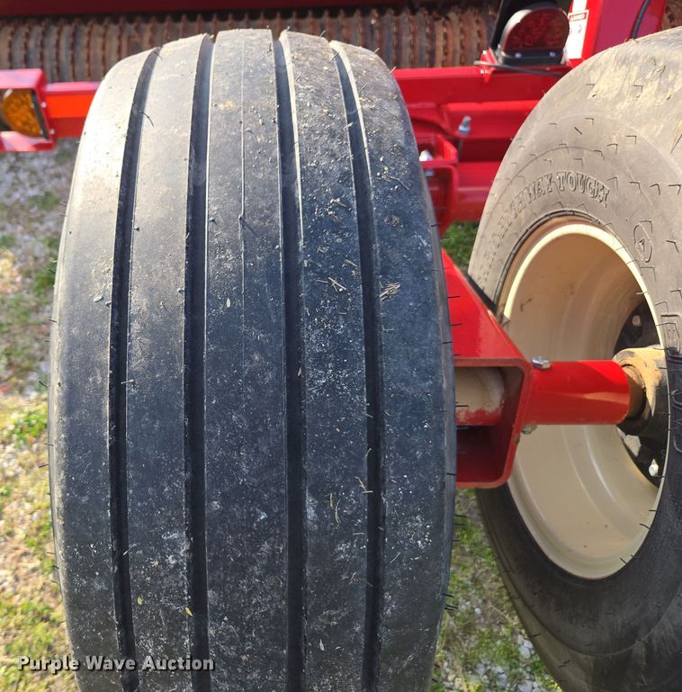 image for item DE2164 2021 Brillion 4620-24 seeder