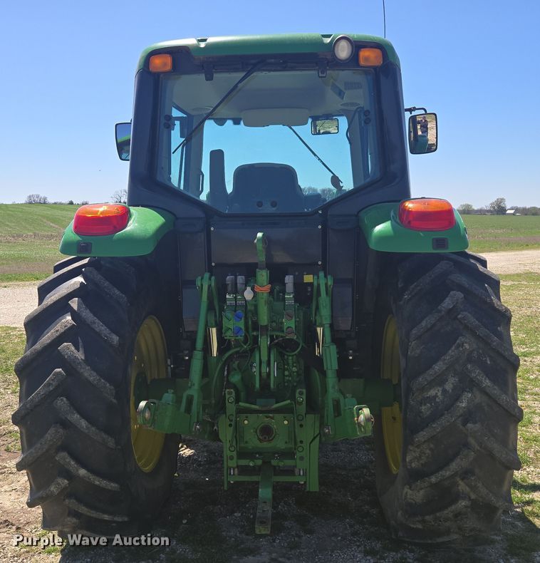 image for item DE2168 2014 John Deere 6105M MFWD tractor