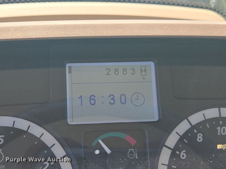 image for item DE2168 2014 John Deere 6105M MFWD tractor