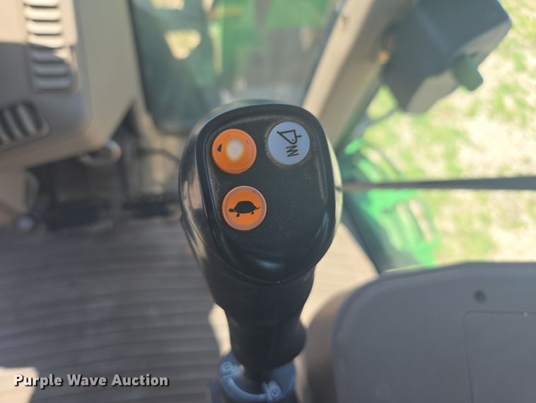 image for item DE2168 2014 John Deere 6105M MFWD tractor