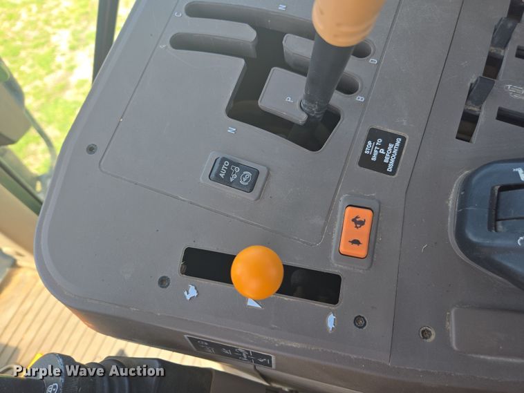 image for item DE2168 2014 John Deere 6105M MFWD tractor