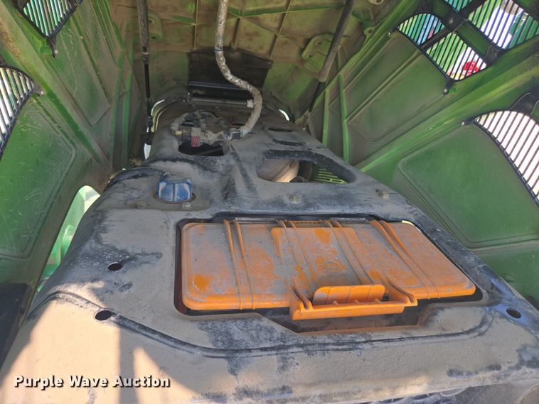 image for item DE2168 2014 John Deere 6105M MFWD tractor