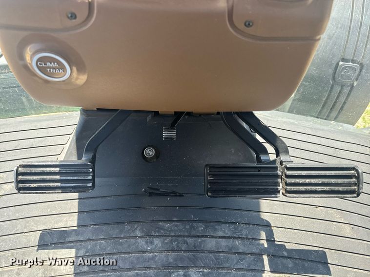 image for item DE2169 2009 John Deere 7830 MFWD tractor