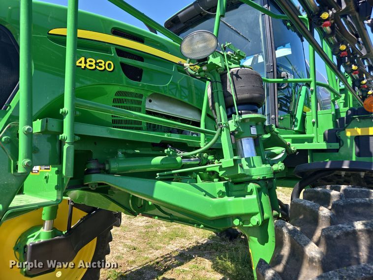 image for item DE2170 2012 John Deere 4830 sprayer