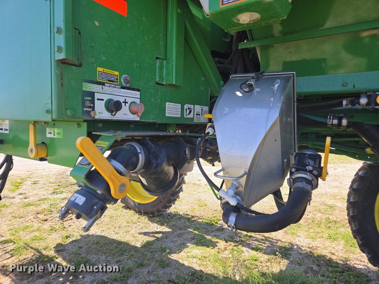 image for item DE2170 2012 John Deere 4830 sprayer