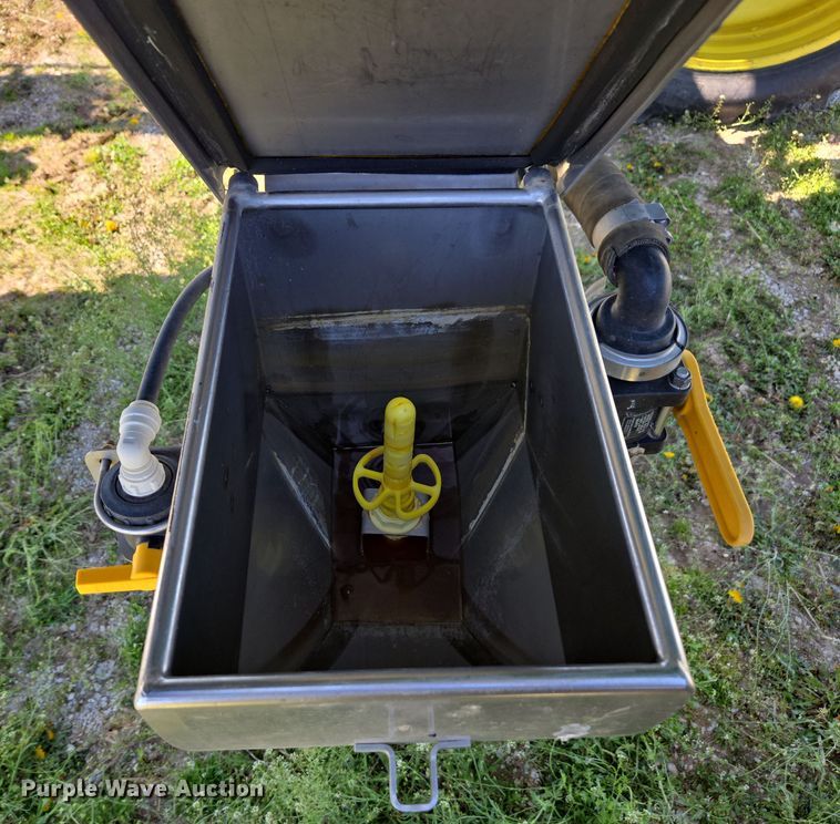 image for item DE2170 2012 John Deere 4830 sprayer