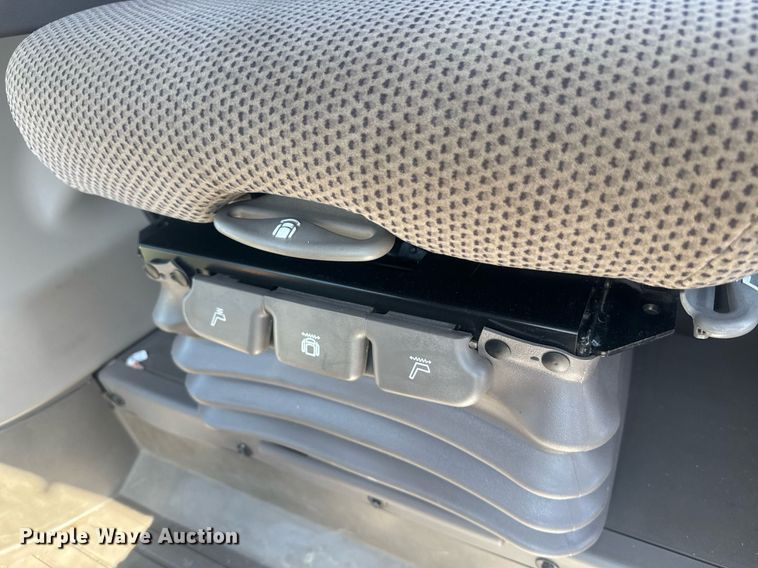 image for item DE2172 2014 John Deere 6190R MFWD tractor