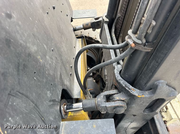 image for item DH9925 2003 Yale GLP050RGNUAE090 forklift