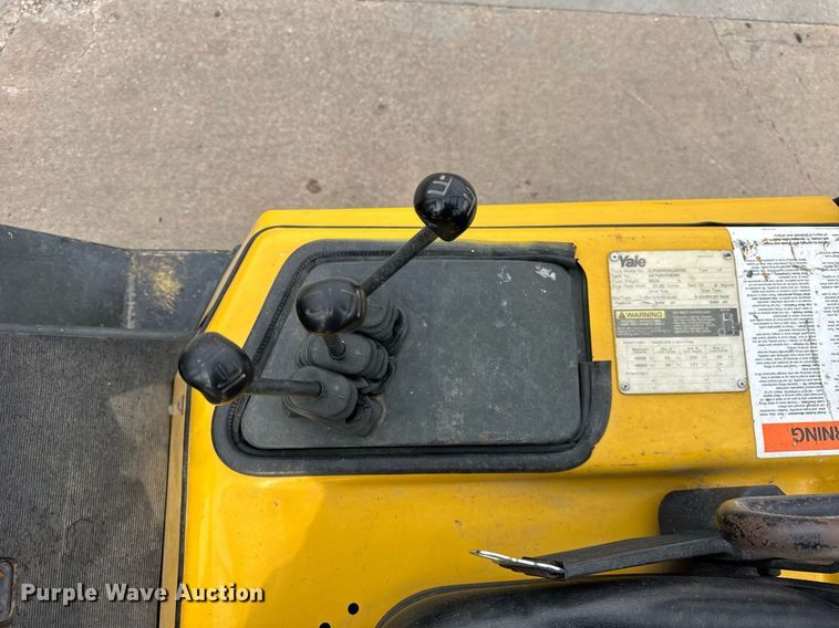 image for item DH9925 2003 Yale GLP050RGNUAE090 forklift