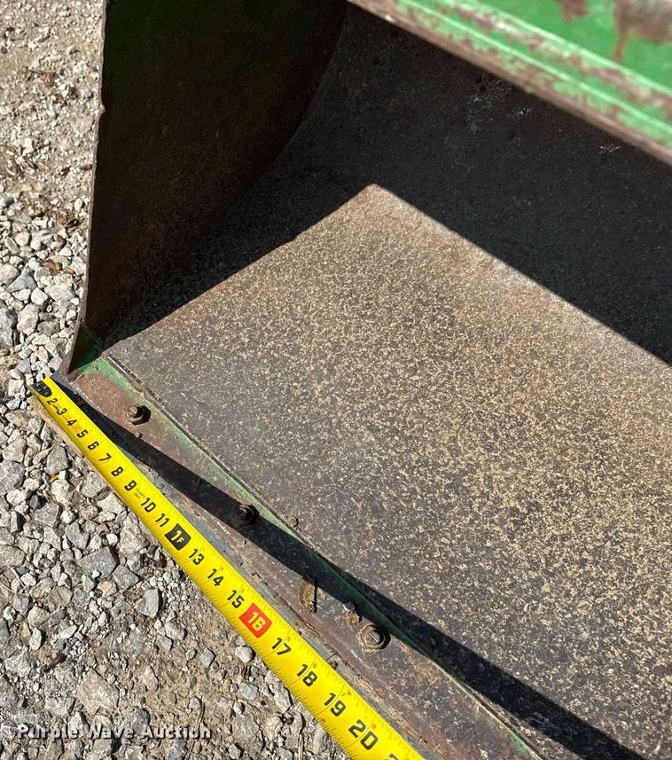 image for item DM5708 2005 John Deere 4720 MFWD tractor