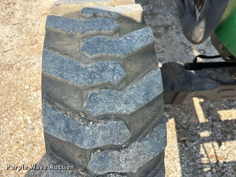 image for item DM5708 2005 John Deere 4720 MFWD tractor