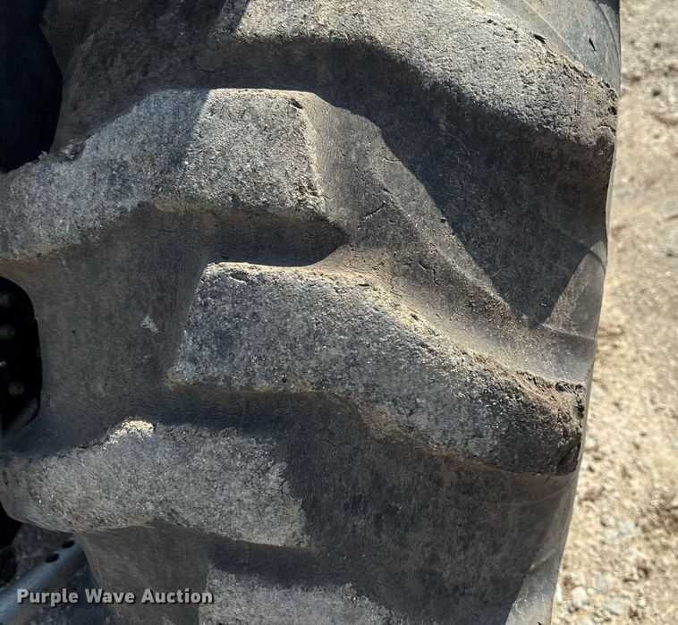 image for item DM5708 2005 John Deere 4720 MFWD tractor